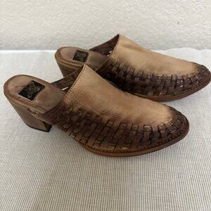 NEW! UNWORN! Freebird by Steven Sofia Clogs Woven Mules Cognac Leather Size 9